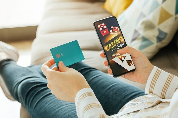 Ilustrasi keamanan data akun digital pengguna kakakslot dengan perangkat mobile